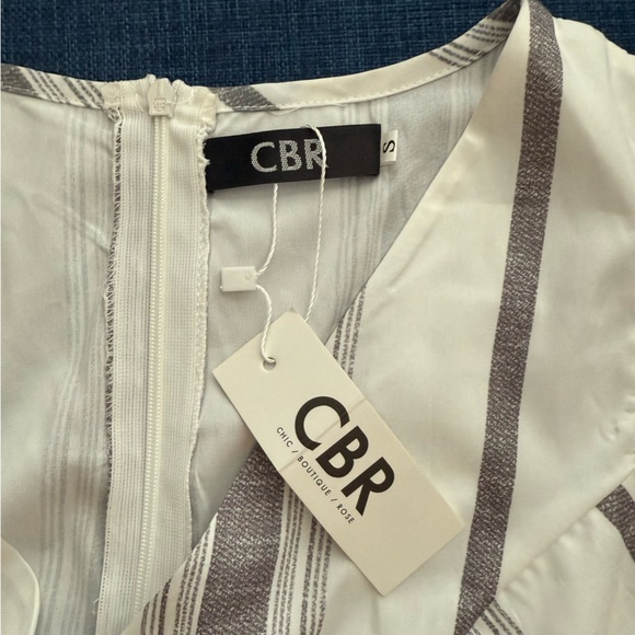 NWT ROMPER - Picture 5 of 6